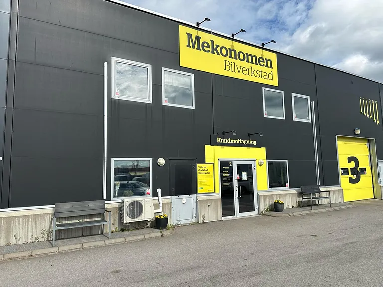 Fasaden på Mekonomen Bilverkstad i Västerås